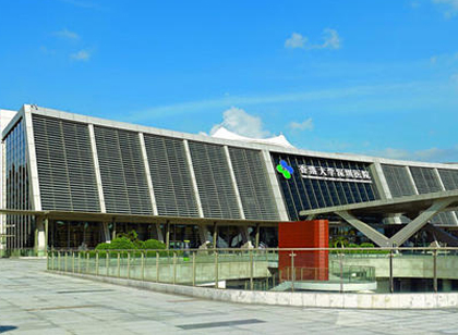 一個(gè)現(xiàn)代化和可持續(xù)醫(yī)療機(jī)構(gòu)的導(dǎo)視系統(tǒng)賞析