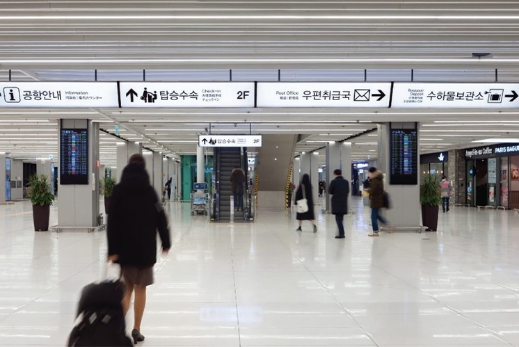 出行的人越來(lái)越多，標(biāo)識(shí)引導(dǎo)系統(tǒng)在機(jī)場(chǎng)的應(yīng)用要怎么做？