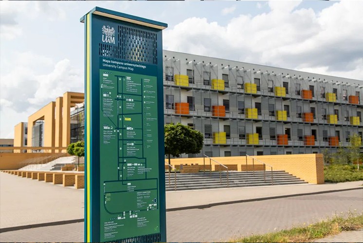 綠松石、海軍藍(lán)和濃綠色鮮明的配色方案，能給學(xué)校校園導(dǎo)視設(shè)計(jì)帶來(lái)怎樣的火花？