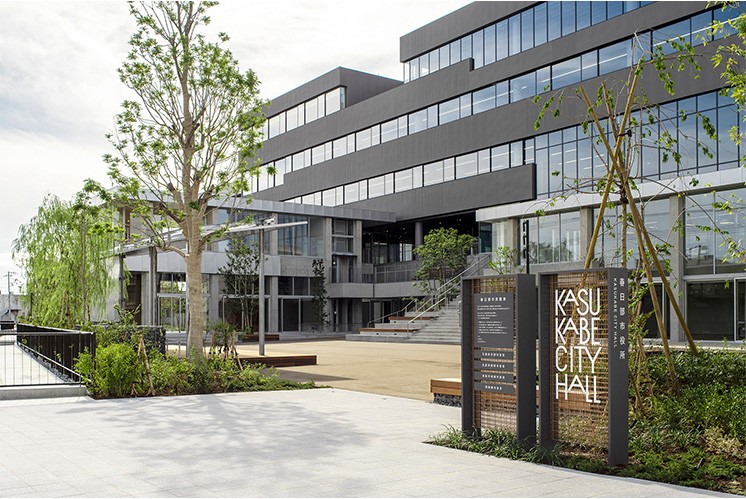 市政廳標(biāo)識(shí)設(shè)計(jì)：紫藤與網(wǎng)狀面板的創(chuàng)新融合